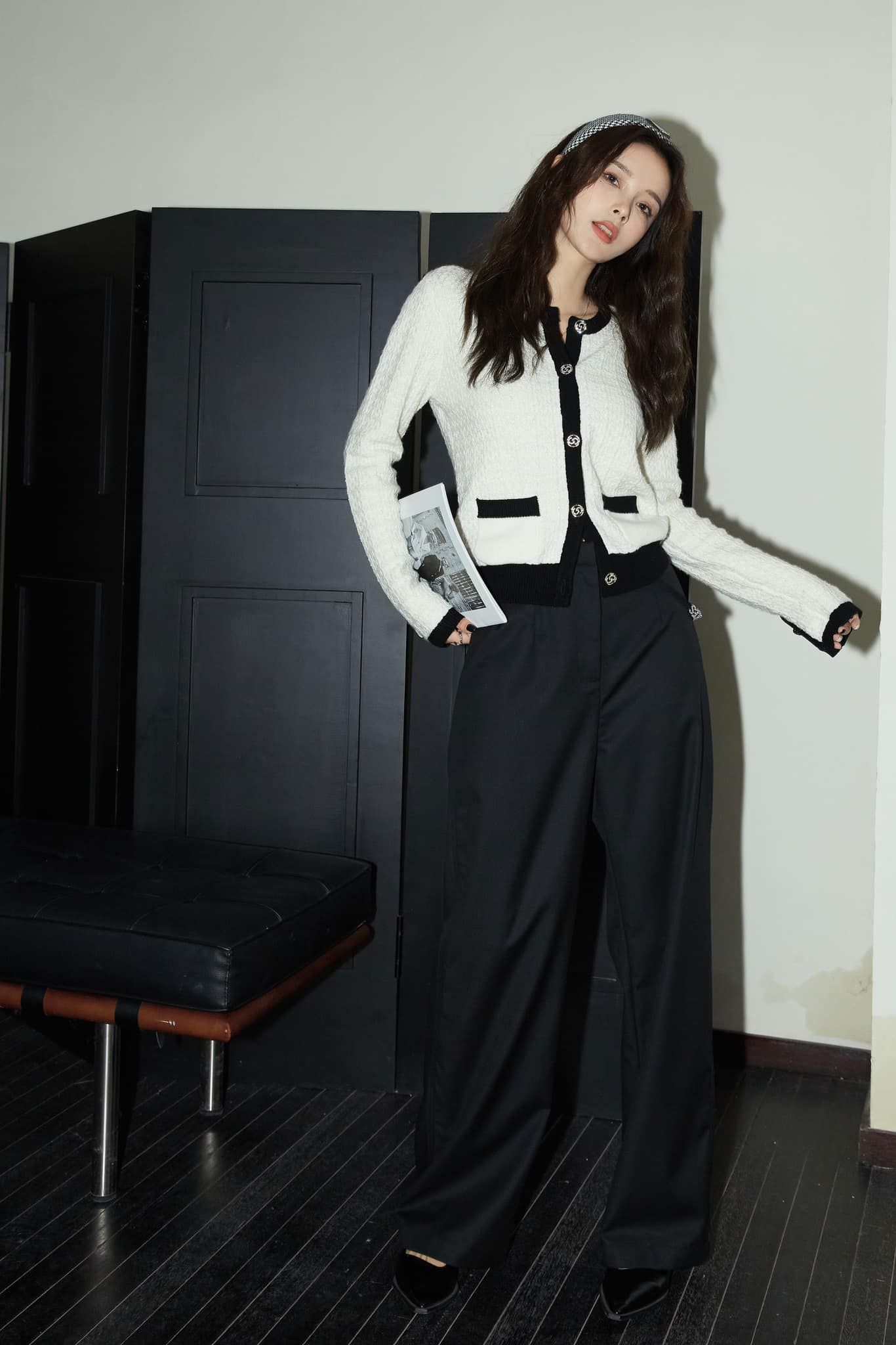  CDG trắng viền đen, cúc đính đá 