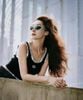  Tank top đen, viền trắng chữ chạy 