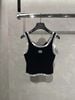  Tank top đen, viền trắng chữ chạy 