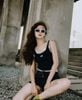  Tank top đen, viền trắng chữ chạy 