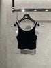  Tank top đen, viền trắng chữ chạy 