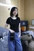  Áo ngắn tay đen, cổ tròn viền trắng 