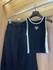  Tank top đen dọc sườn trắng - tim chữ trắng 