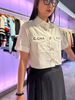  Áo sơmi trắng cúc ngọc, túi chữ 