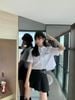  Áo sơmi trắng cúc ngọc, túi chữ 