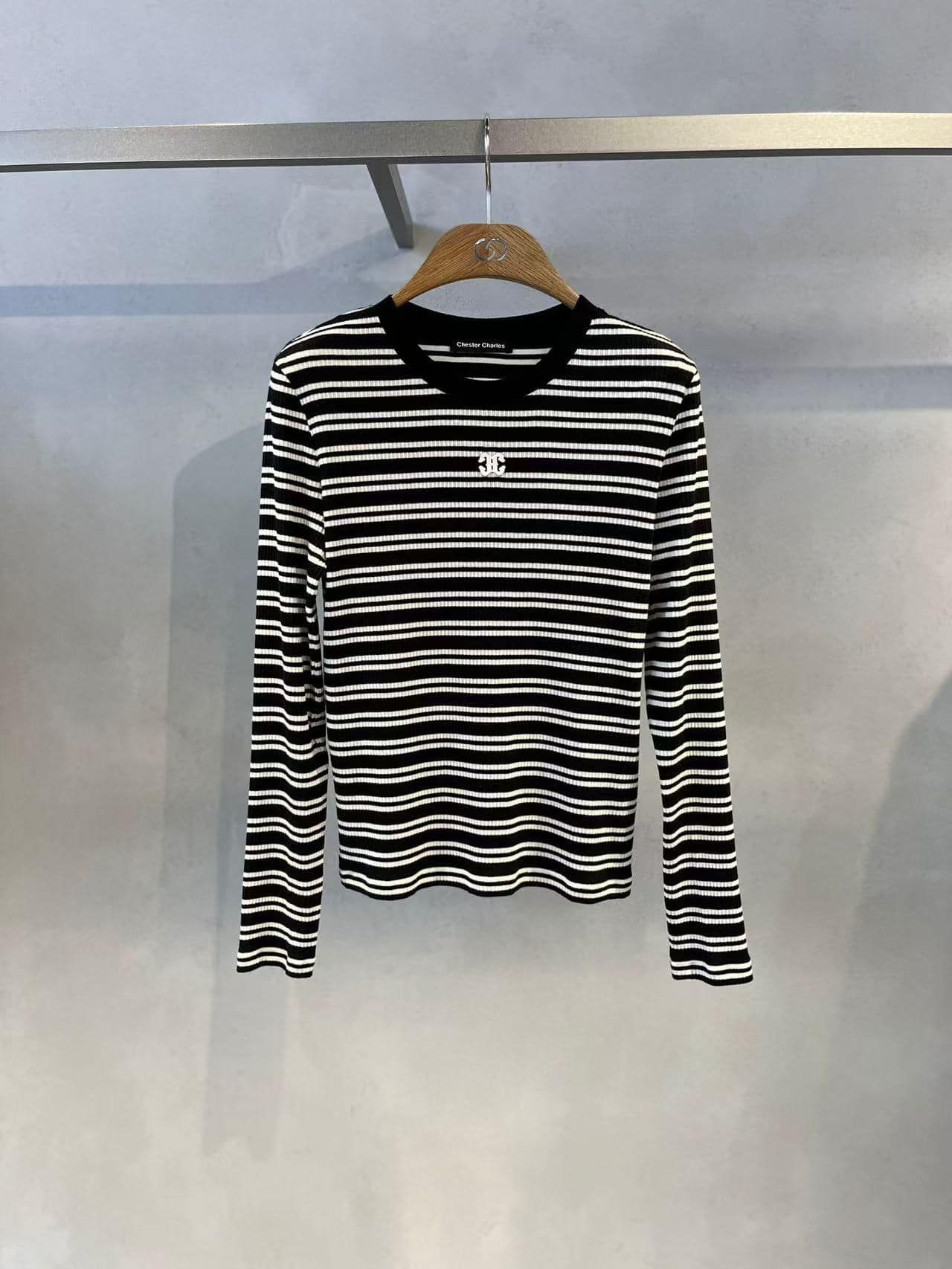  Áo dài tay kẻ đen trắng 