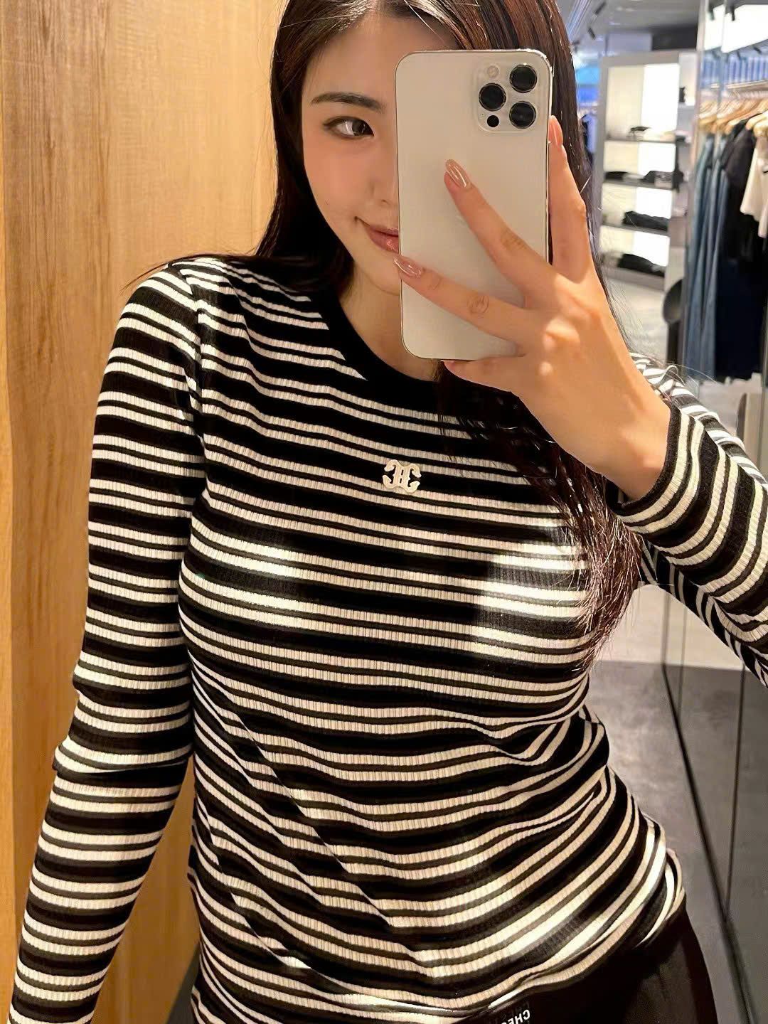  Áo dài tay kẻ đen trắng 