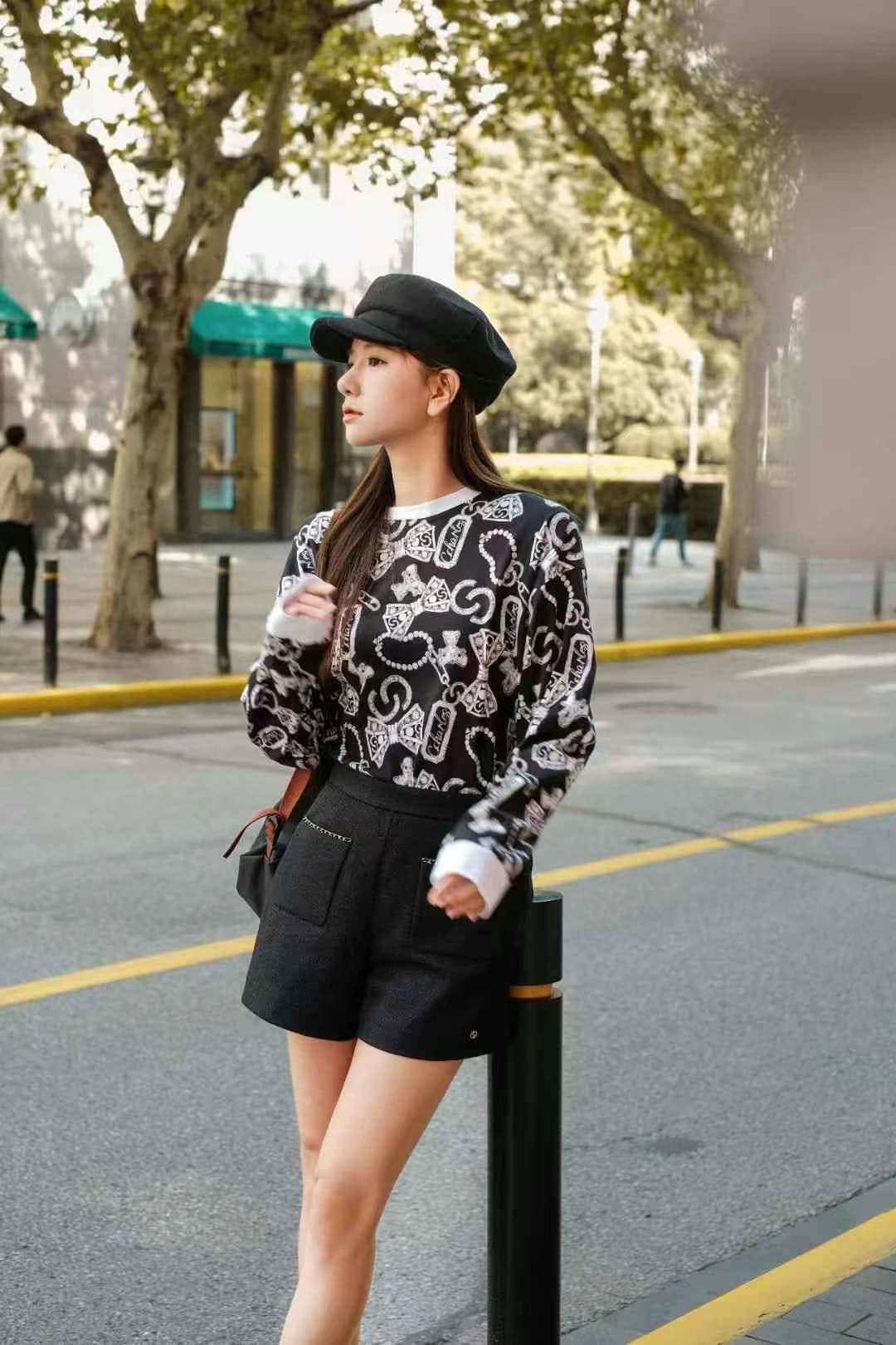  Áo đen dài tay - hoạ tiết nơ 