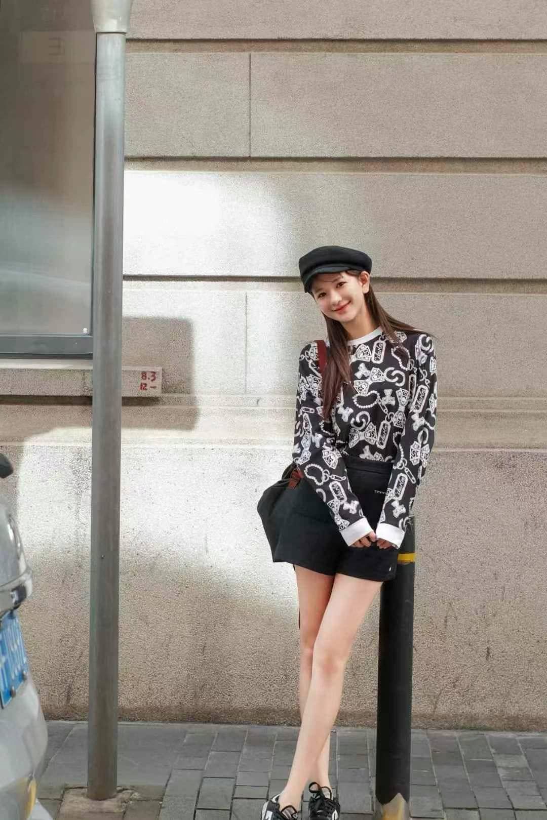  Áo đen dài tay - hoạ tiết nơ 