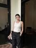  Tanktop trắng vân logo nổi + cổ viền chữ 