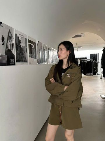  Bộ áo khoác kaki và quần sooc màu rêu set 