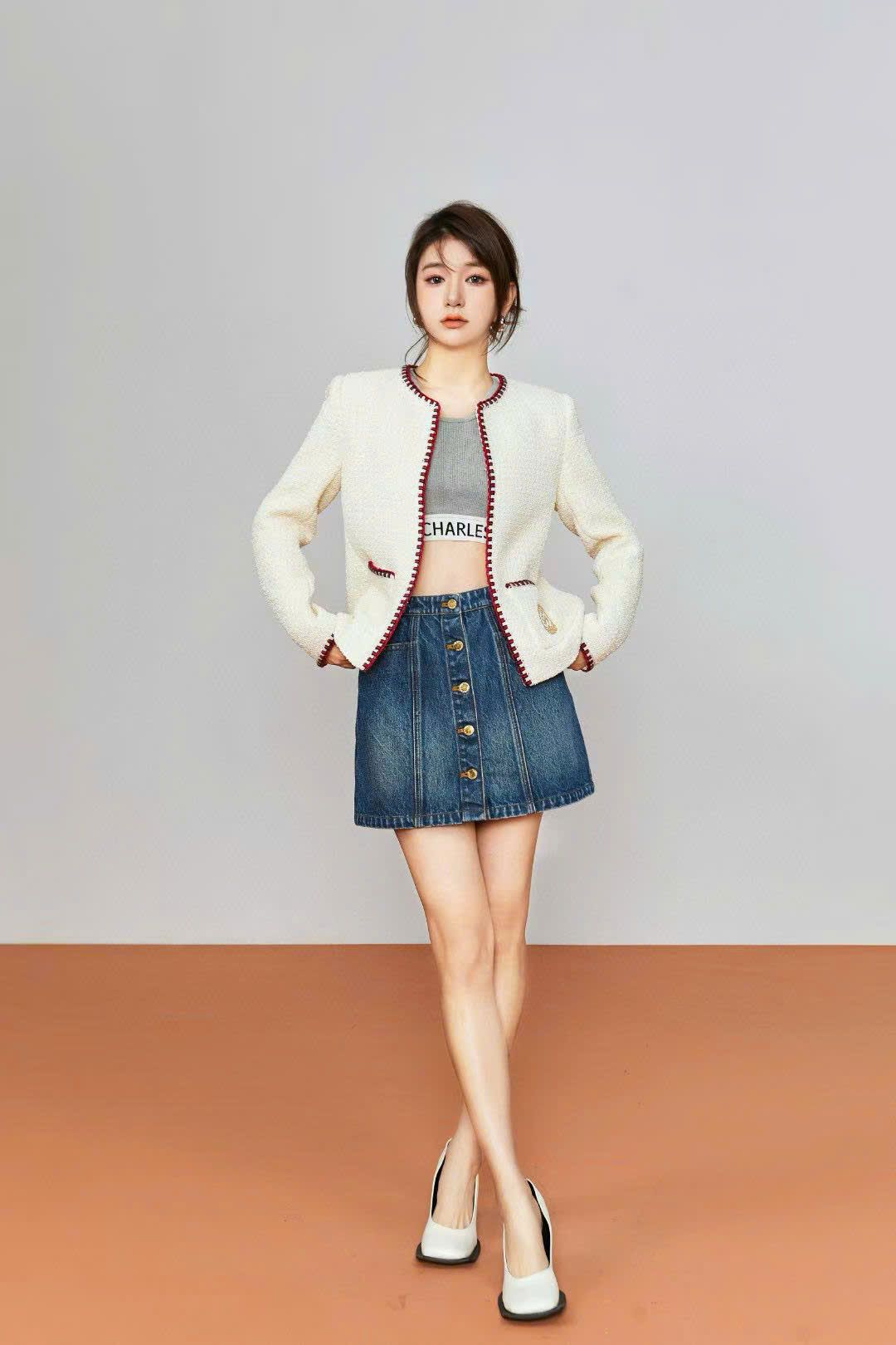  2.Áo dạ viền đỏ 