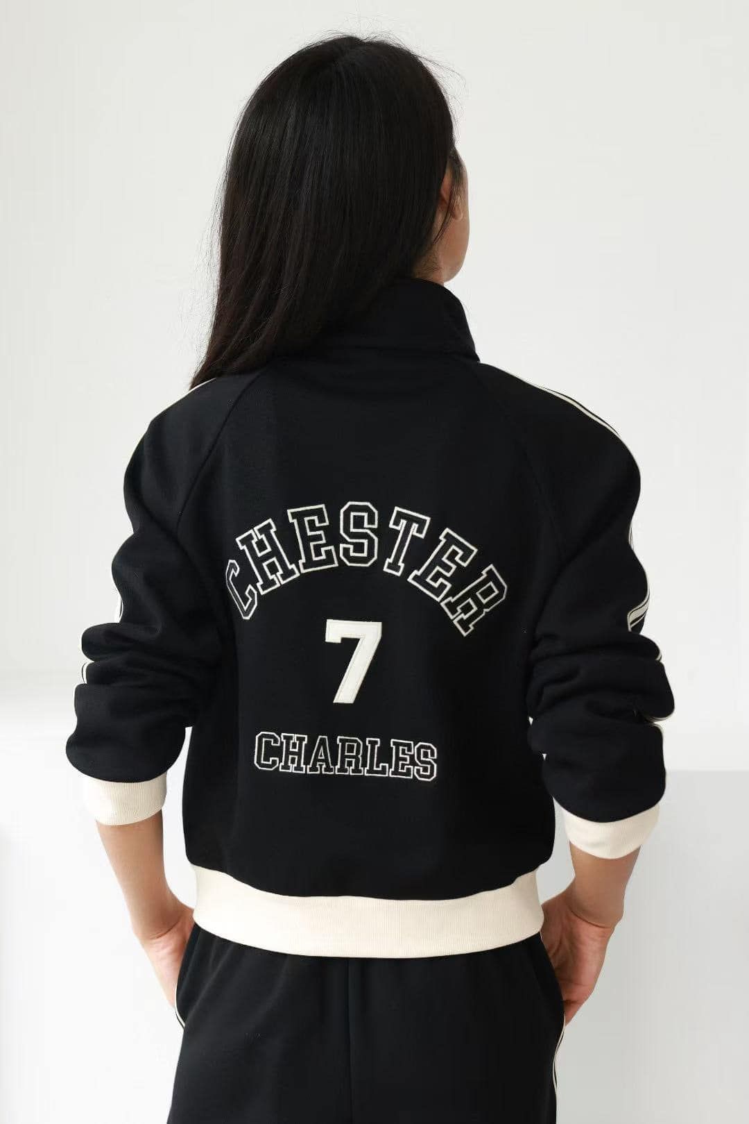  Bộ áo khoác và quần đen sọc trắng set 