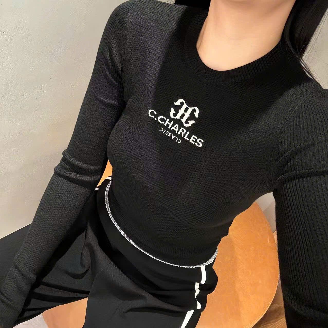  Áo đen dài tay - logo ngực 