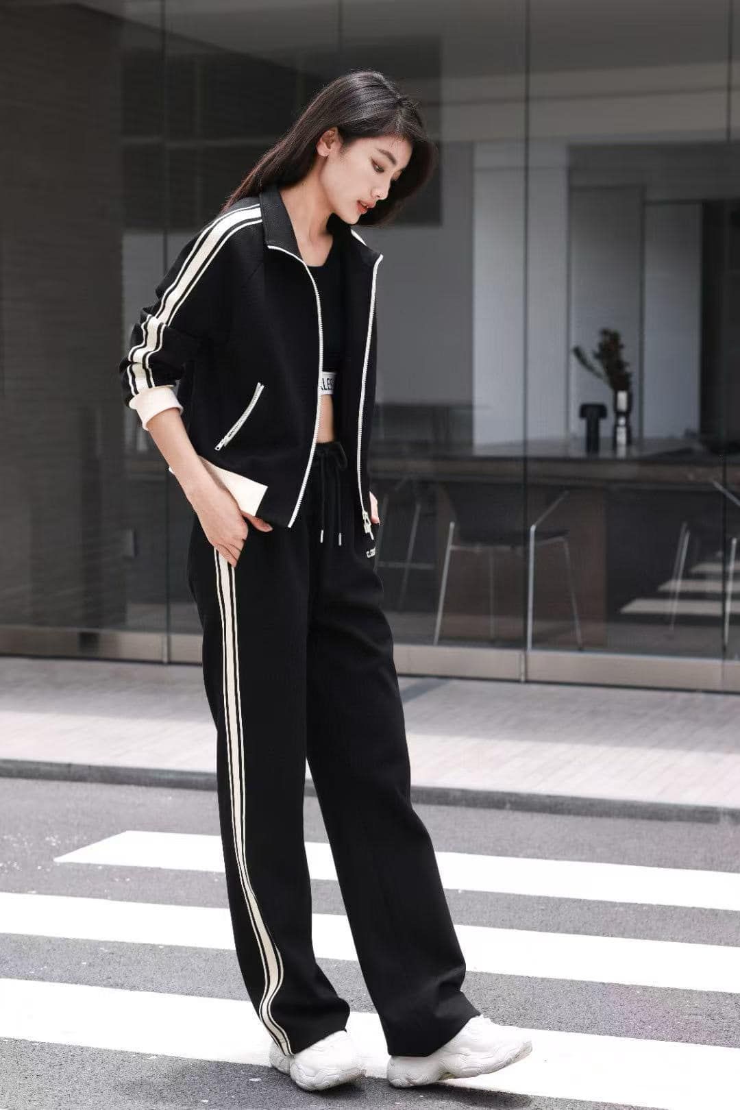  Bộ áo khoác và quần đen sọc trắng set 