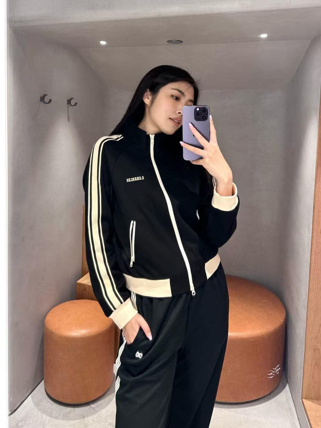  Bộ áo khoác và quần đen sọc trắng set 