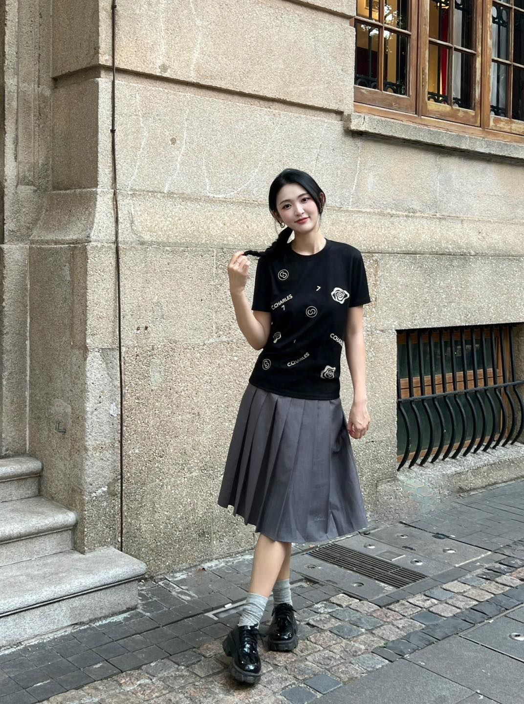  Áo phông hoa trà - đen 