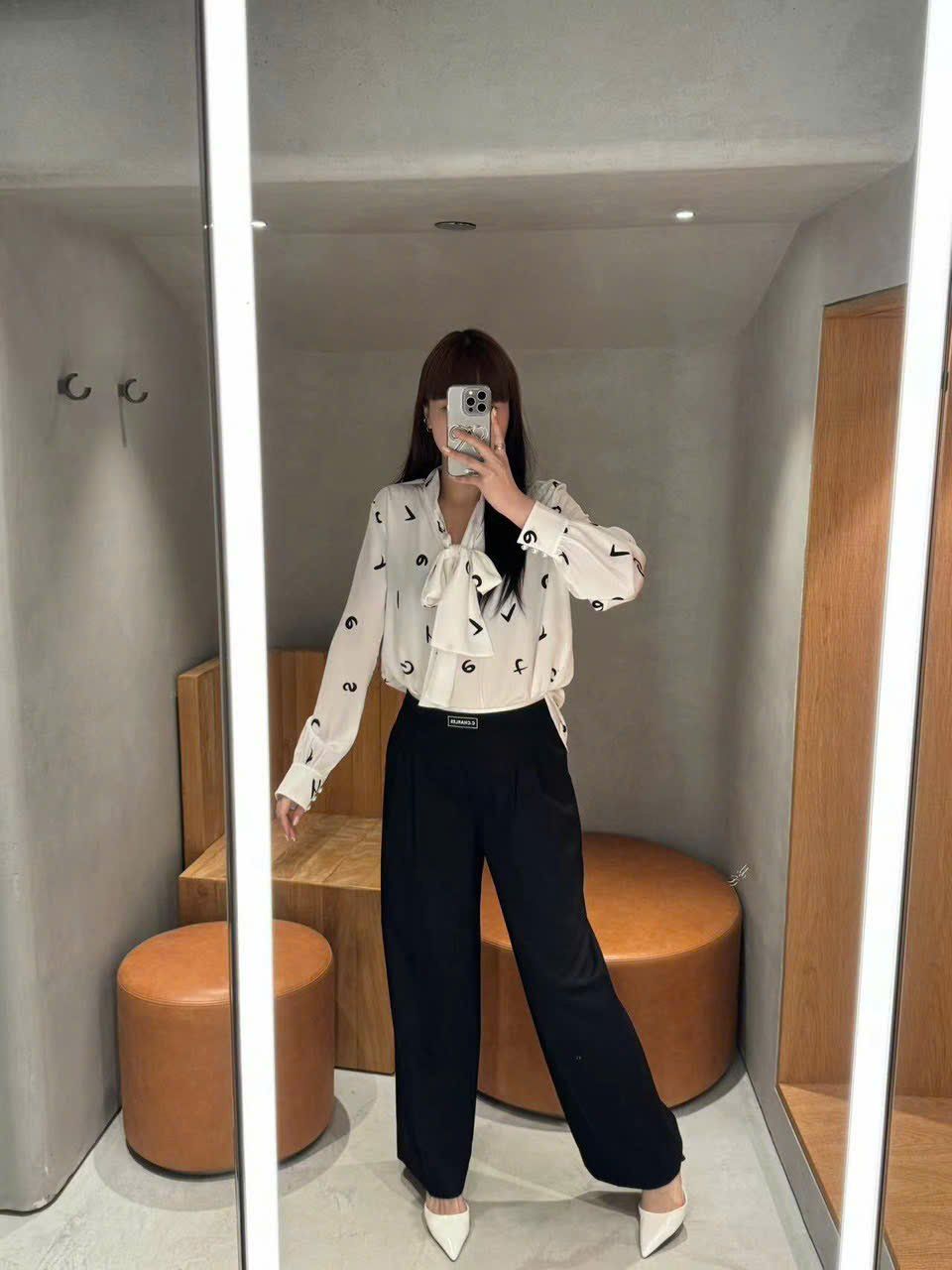  Sơ mi lụa chữ, cổ thắt nơ 