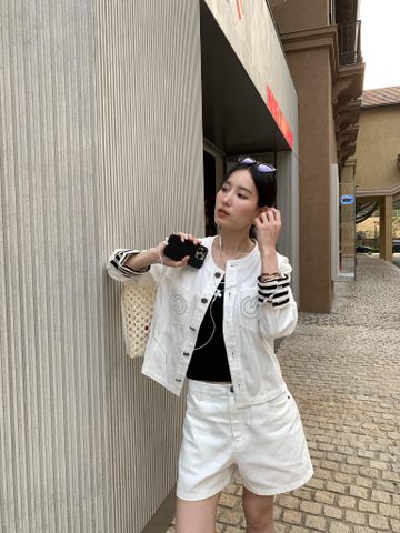  Áo khoác 2 Logo CC túi ngực 