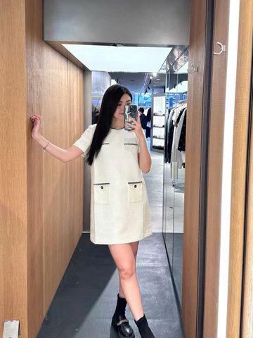  Váy dạ tweed ngắn tay trắng - 4 túi viền đen 