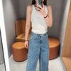  Tanktop trắng vân logo nổi + cổ viền chữ 