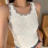 Tanktop trắng vân logo nổi + cổ viền chữ 
