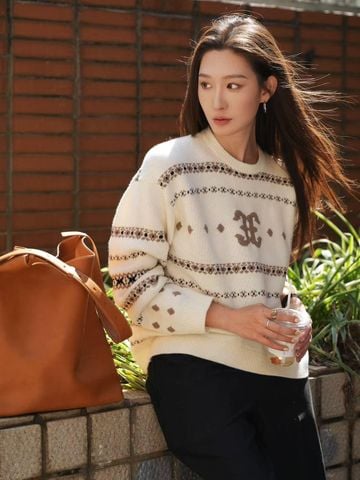  Áo kem dài tay họa tiết thổ cẩm 