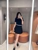  Áo phông đen chữ viền cổ cong CH 