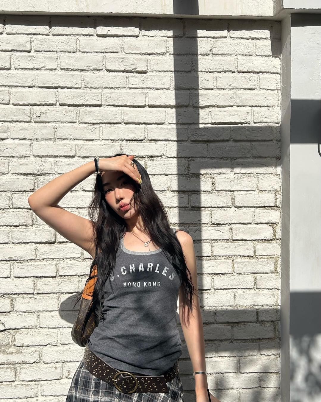  Áo tanktop màu xám tro 