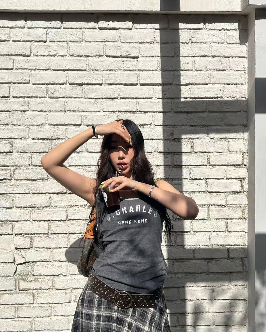  Áo tanktop màu xám tro 