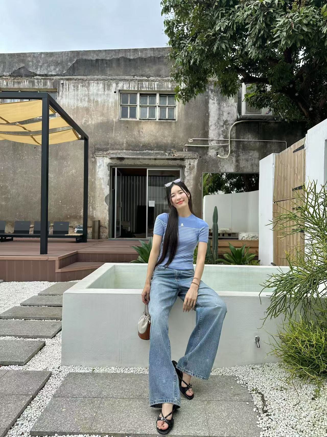  Áo ngắn tay xanh da trời kẻ sọc ngang - gấu trắng 