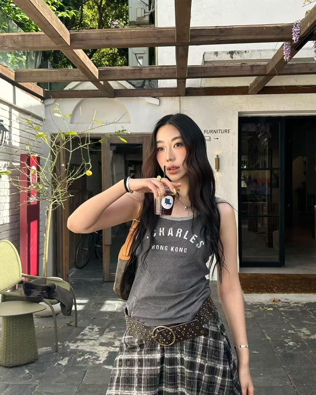  Áo tanktop màu xám tro 