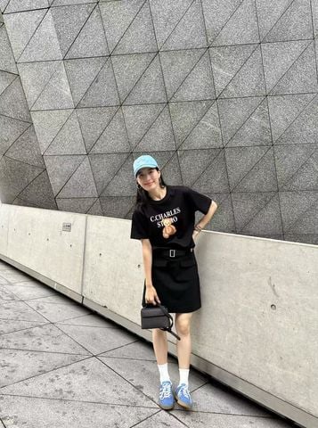  Chân váy chữ A đen, 2 túi trước kèm Belt da 