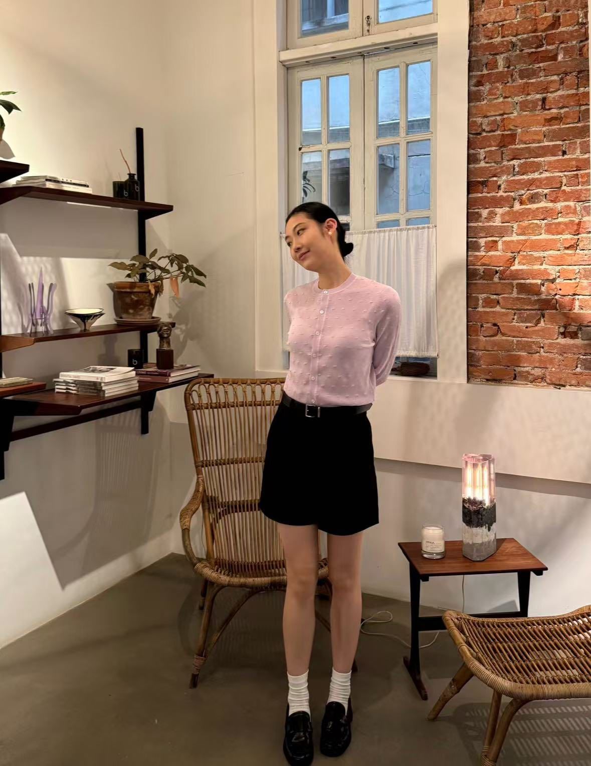  Quần sooc vải đen -belt da 