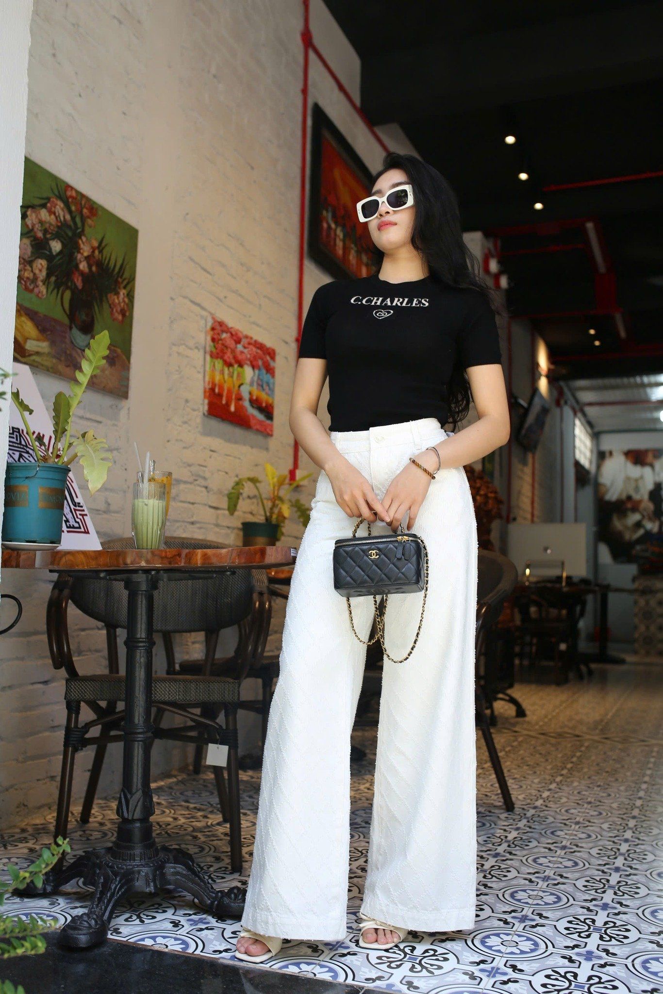  Áo đen len tăm ngắn tay -chữ CC ngực 