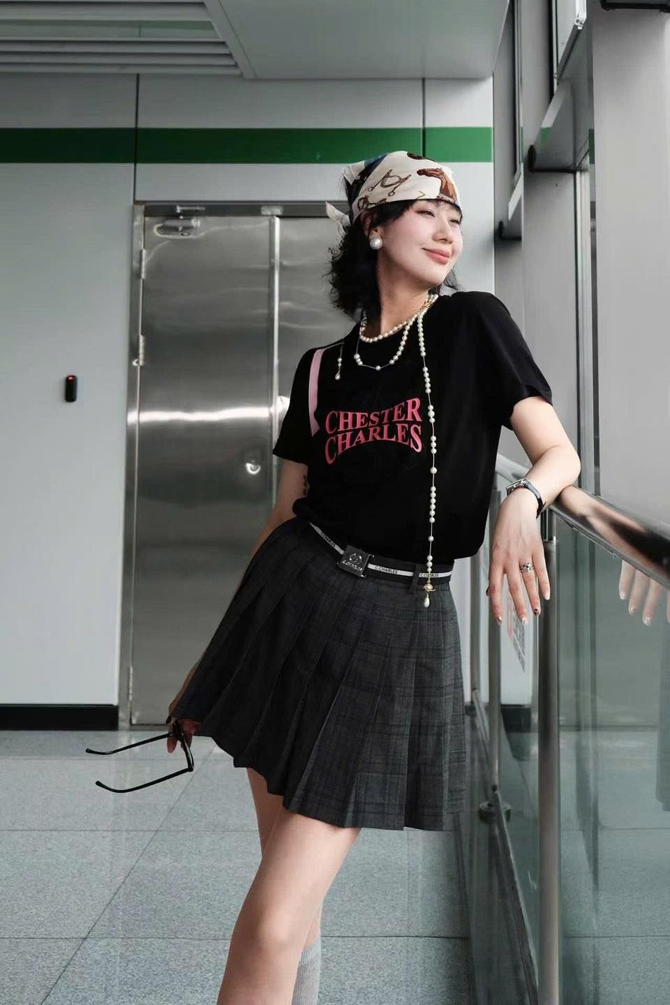  Áo Phông đen gấu đôi chìm Chữ Chester Hồng 