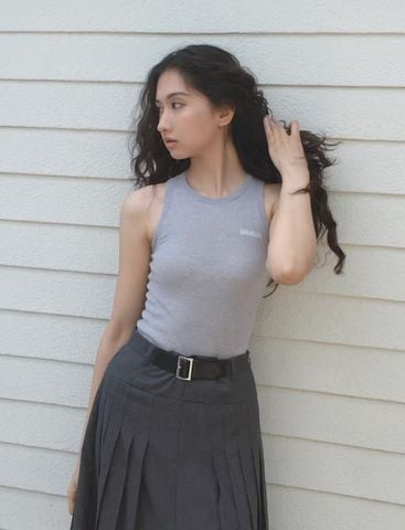  Áo ba lỗ màu xám- chữ C.Charles trắng trái 