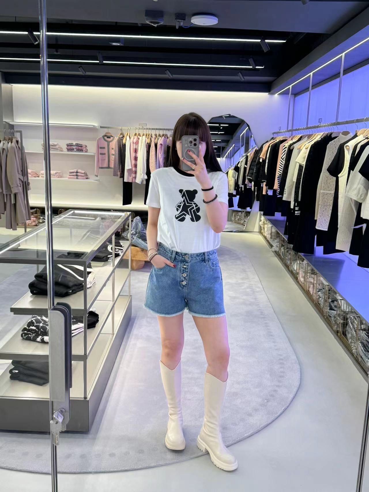  Áo T- shirt trắng gấu đen 