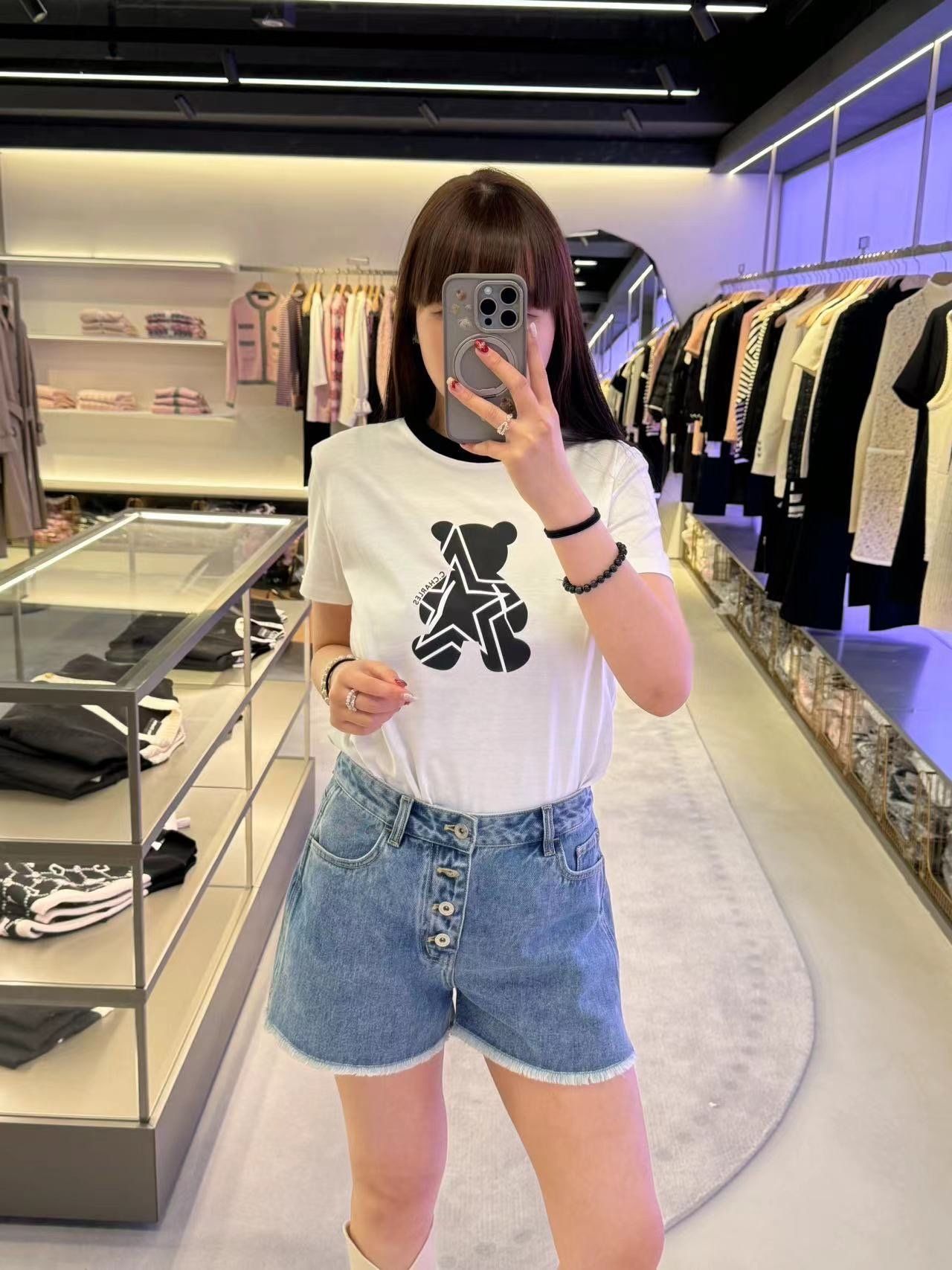  Áo T- shirt trắng gấu đen 