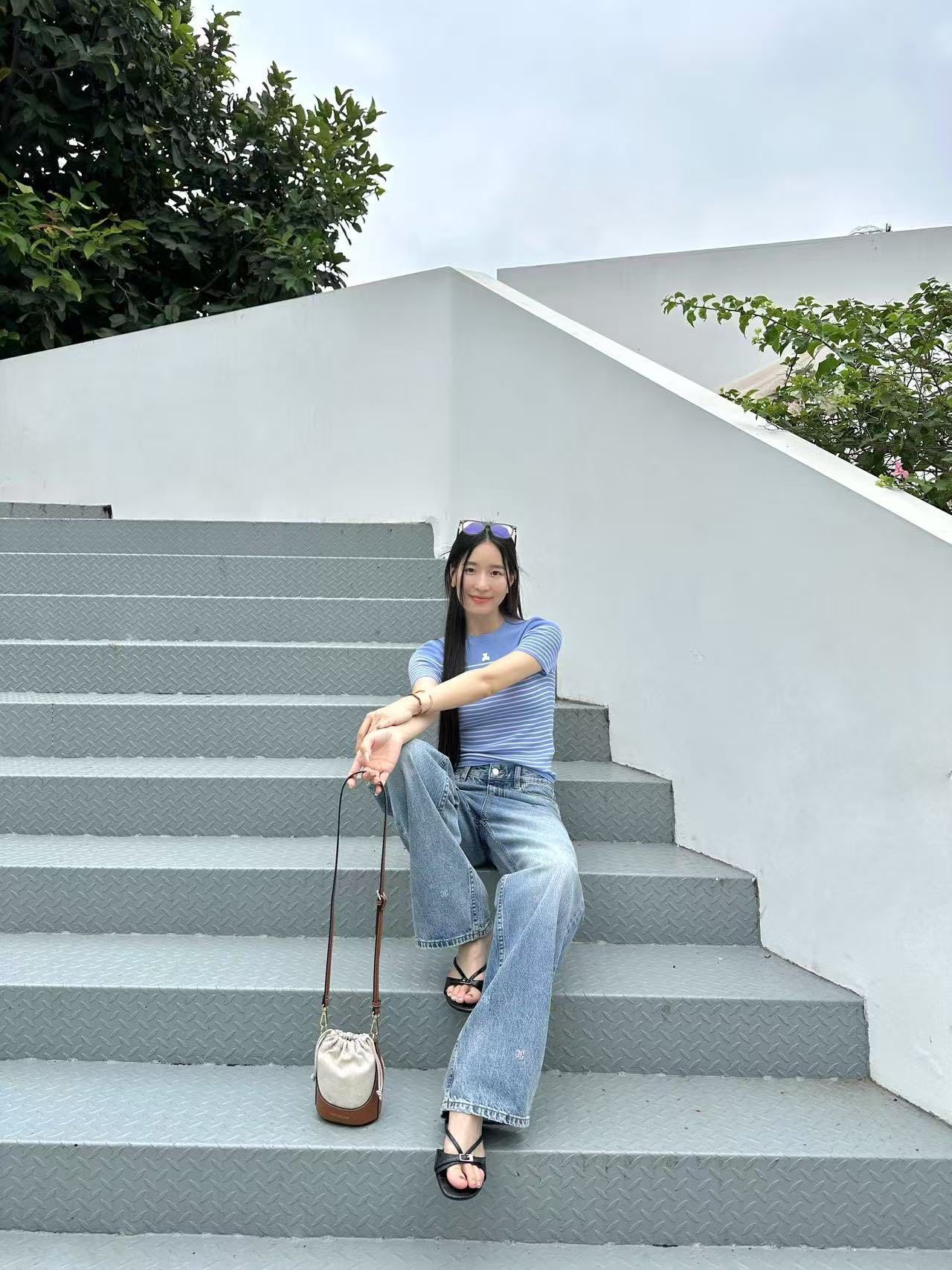  Áo ngắn tay xanh da trời kẻ sọc ngang - gấu trắng 