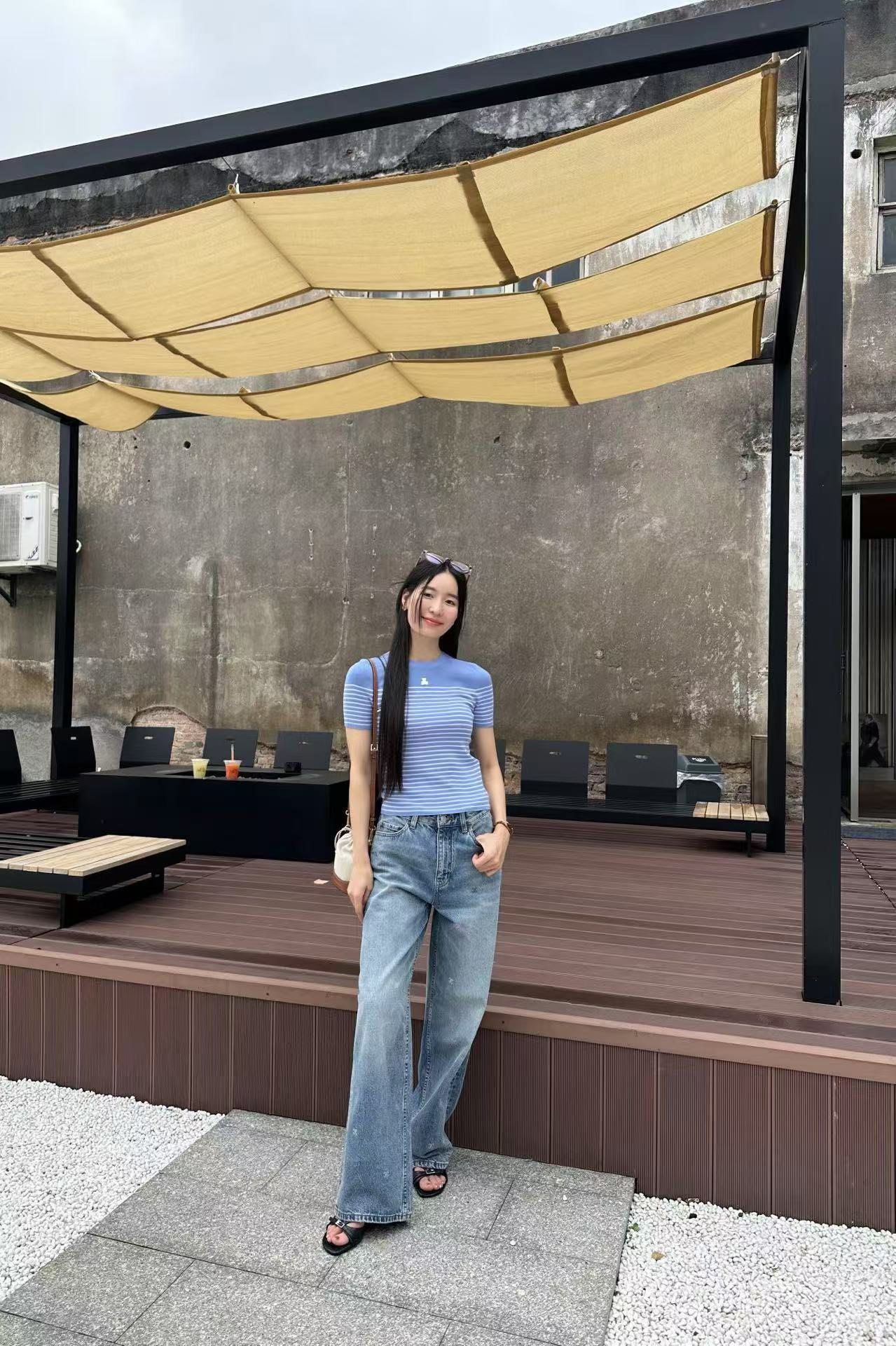  Áo ngắn tay xanh da trời kẻ sọc ngang - gấu trắng 