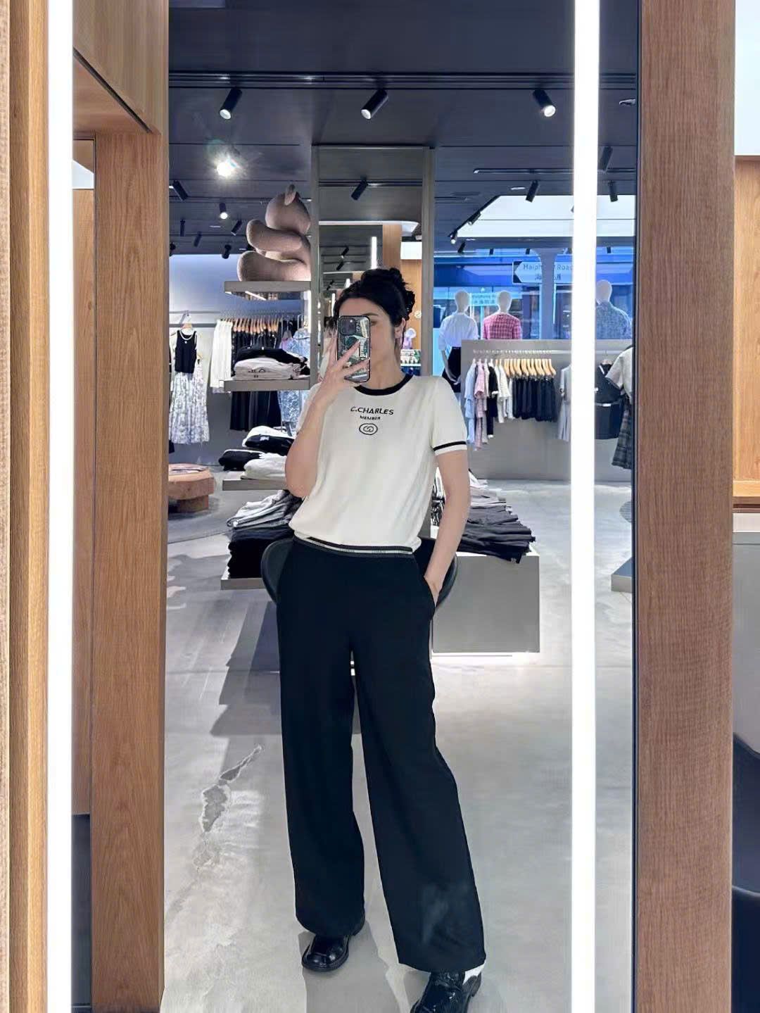  Áo len trắng - chữ logo ngực 