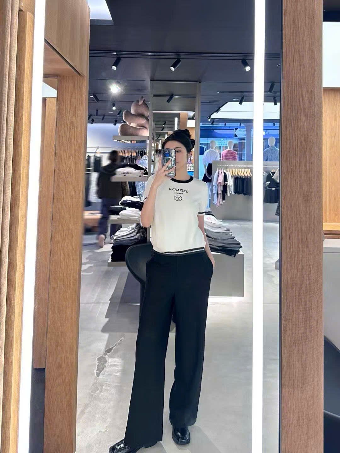  Áo len trắng - chữ logo ngực 