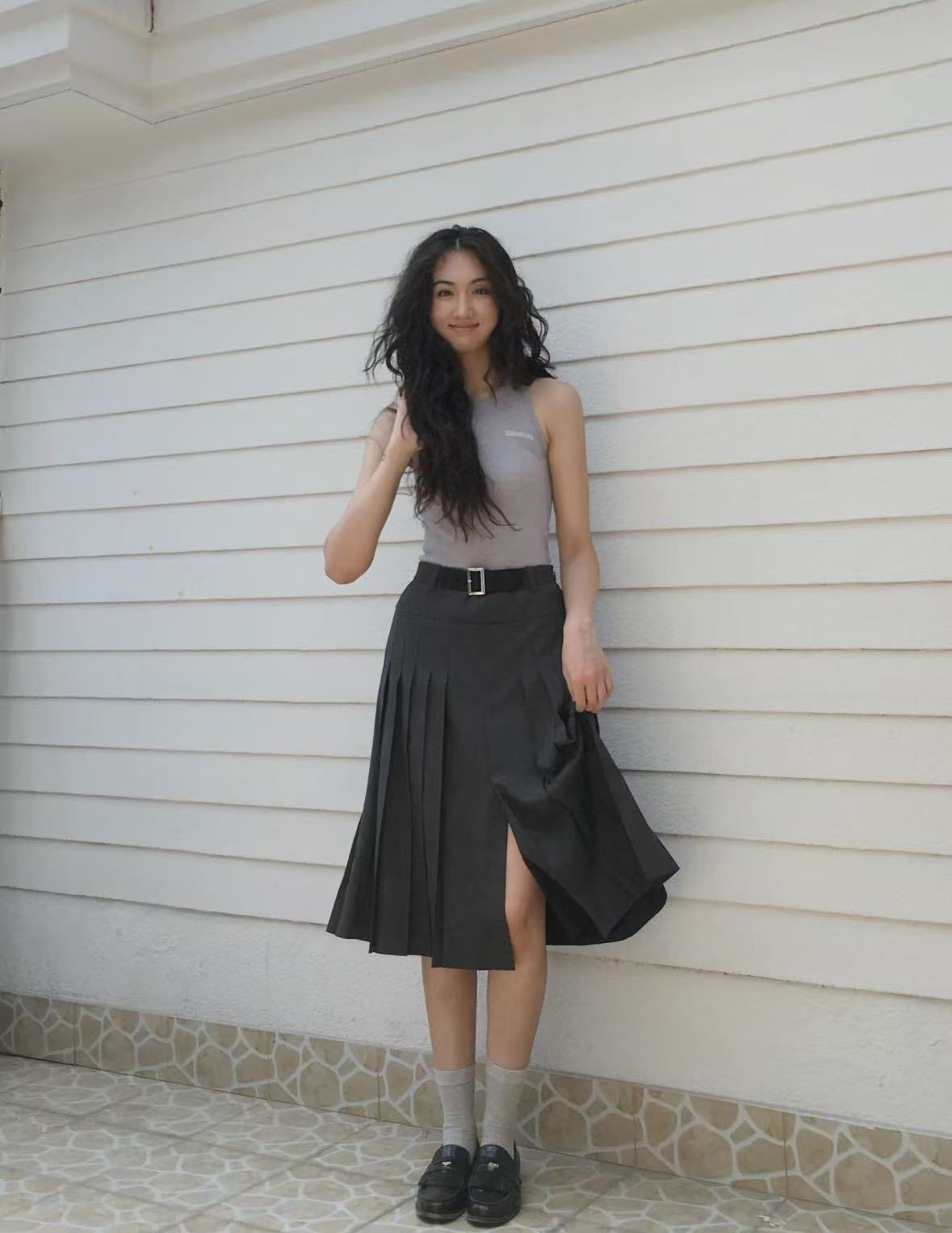  Áo ba lỗ màu xám- chữ C.Charles trắng trái 