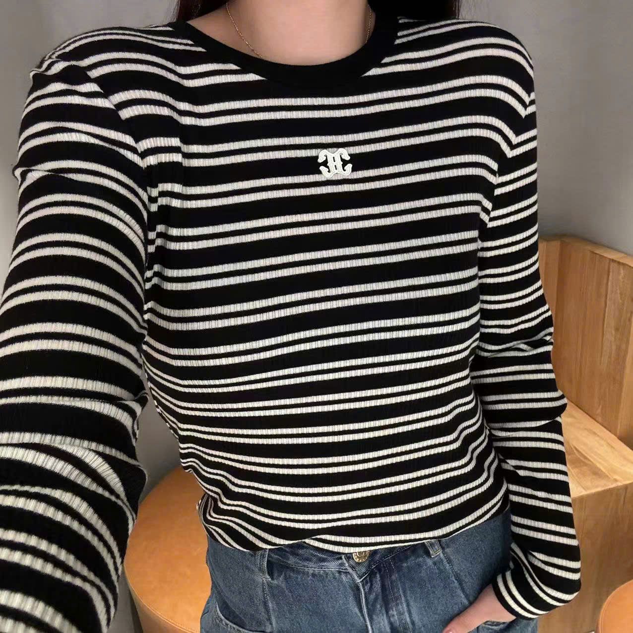  Áo dài tay kẻ đen trắng 