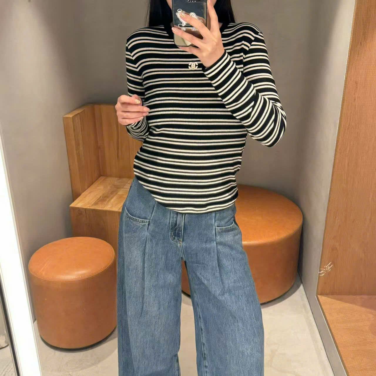  Áo dài tay kẻ đen trắng 