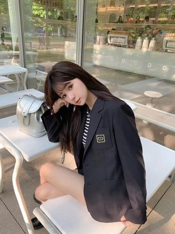  Áo vest đen - logo thêu vàng 