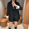  Áo Blazer viền cổ CC, tay lật 