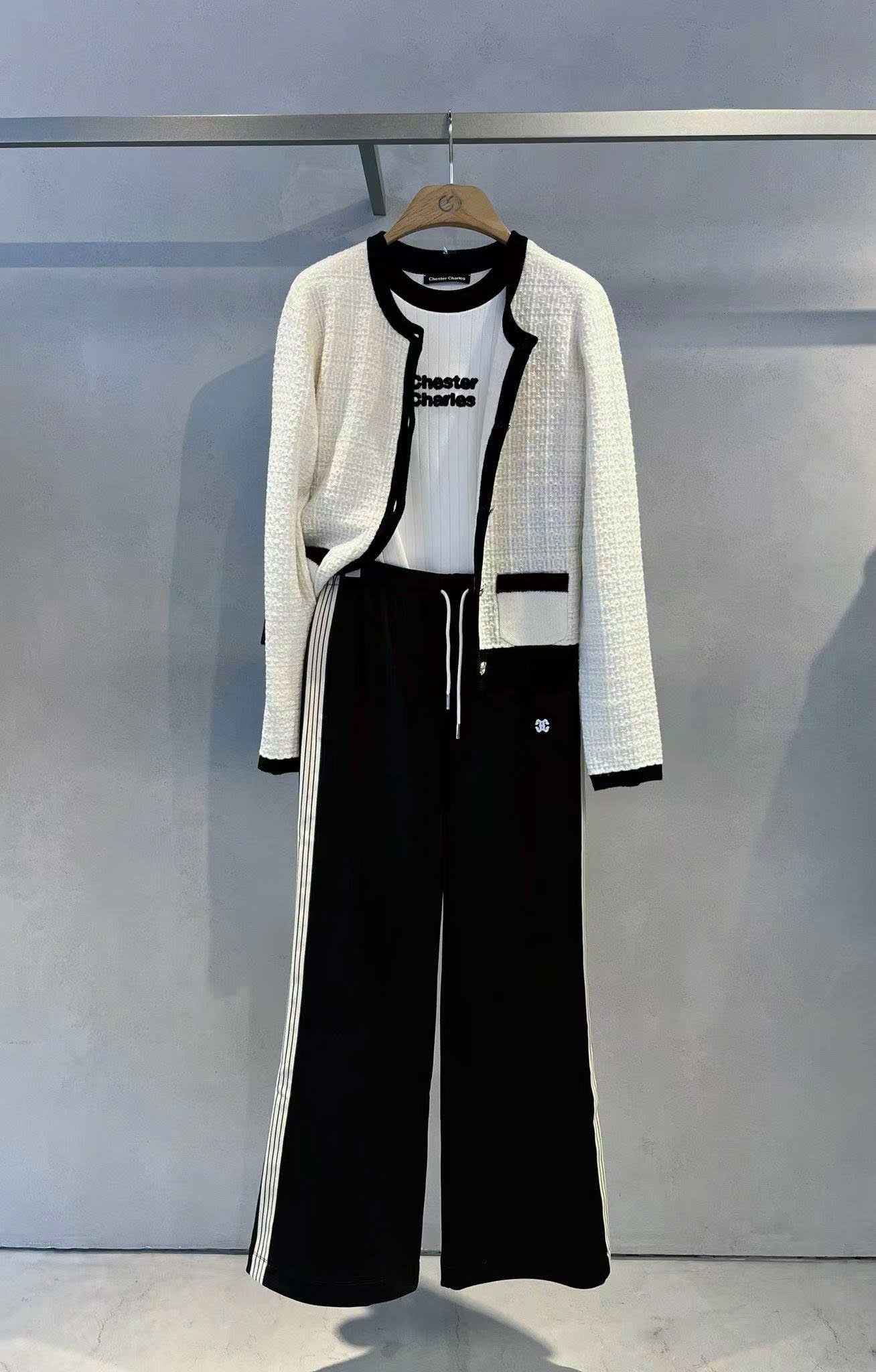  CDG trắng viền đen, cúc đính đá 