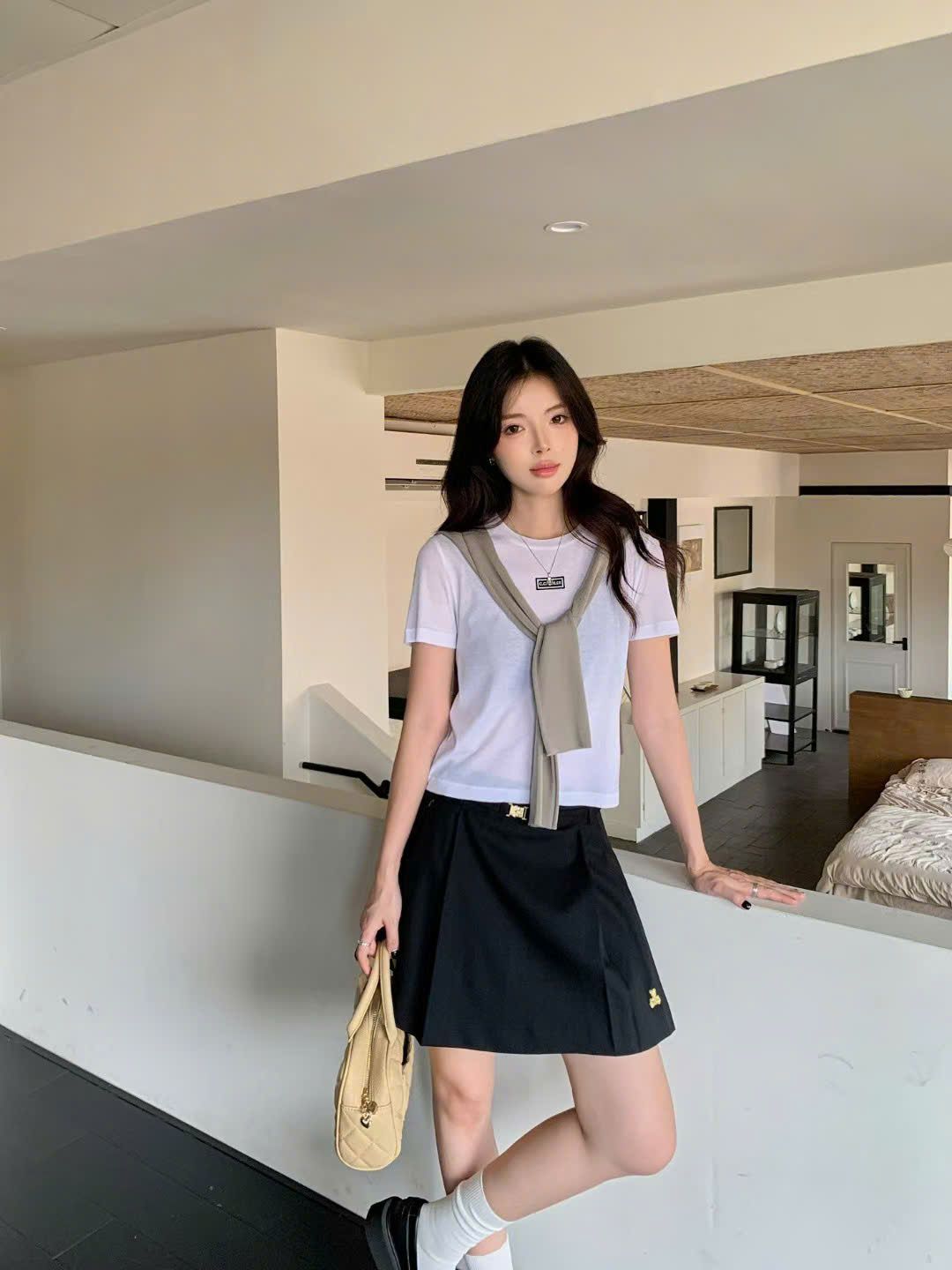  Áo trắng xuyên thấu - logo đen 